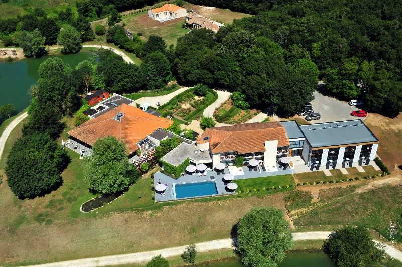 Les Jardins Du Lac Trizay Exterior photo